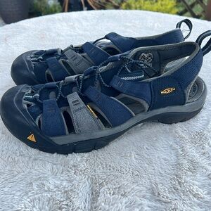 Keen Men's Navy and Black Sandals